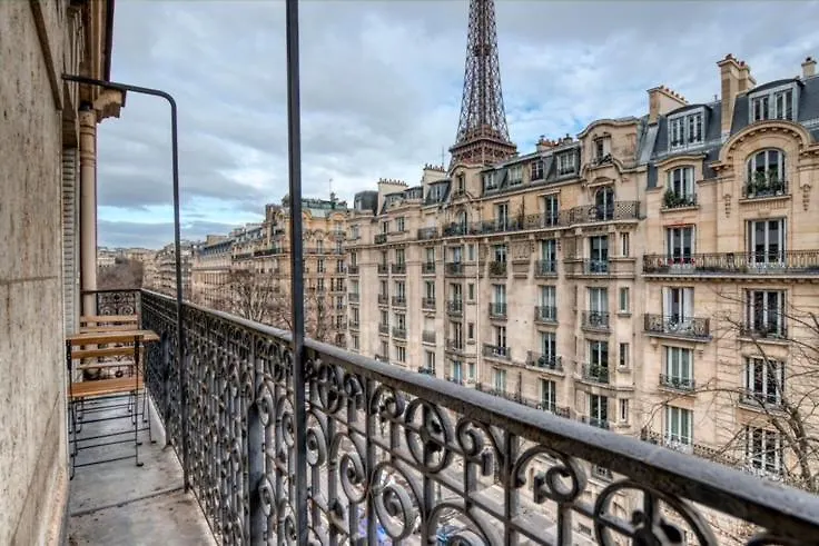 Eiffel Tower / Tour Eiffel Apartment Paris